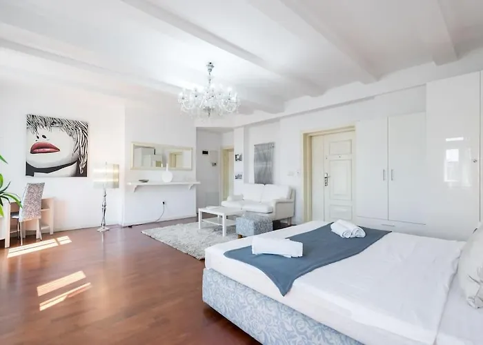 Mozzafiato By The River Studio