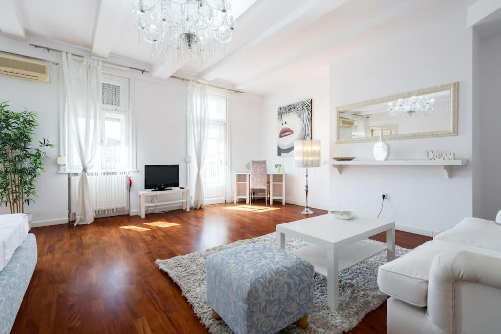 Apartament Mozzafiato By The River